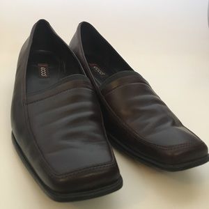 Ecco women’s leather slip on loafer size 11 EUC